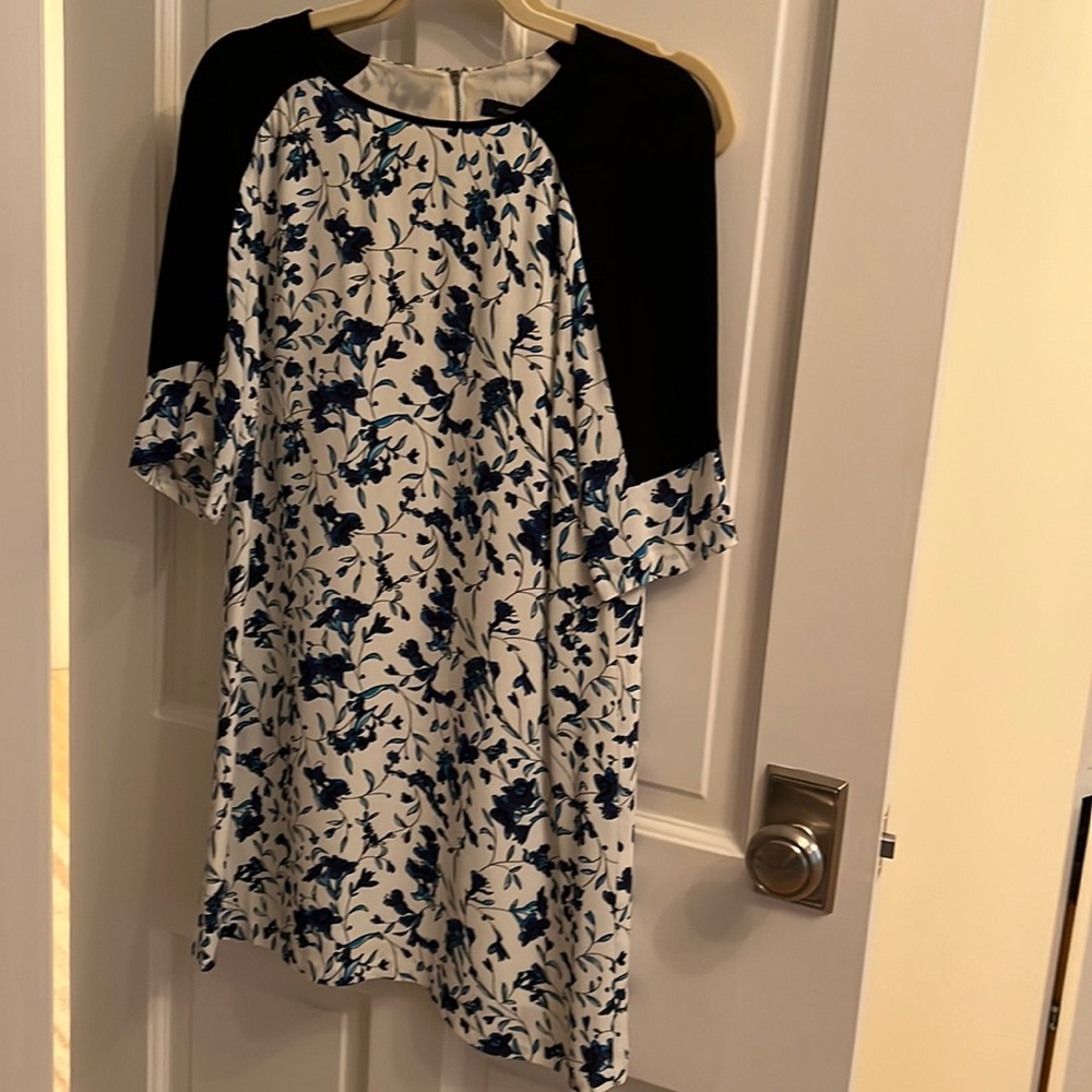 Beautiful French Connection mini dress. So chic. Hardly worn.